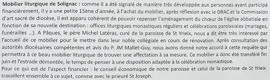 Extrait de feuille d&rsquo;information paroissiale de l&rsquo;été 2023 expliquant le réaménagement du chœur de l&rsquo;abbatiale de Solignac et le transfert de son mobilier liturgique contemporain vers la collégiale de Saint-Yrieix-la-Perche.