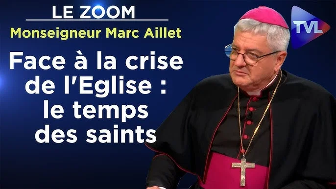 Monseigneur Marc Aillet en tenue épiscopale sur le plateau de TVL, à côté du titre « Face à la crise de l&rsquo;Église : le temps des saints ».